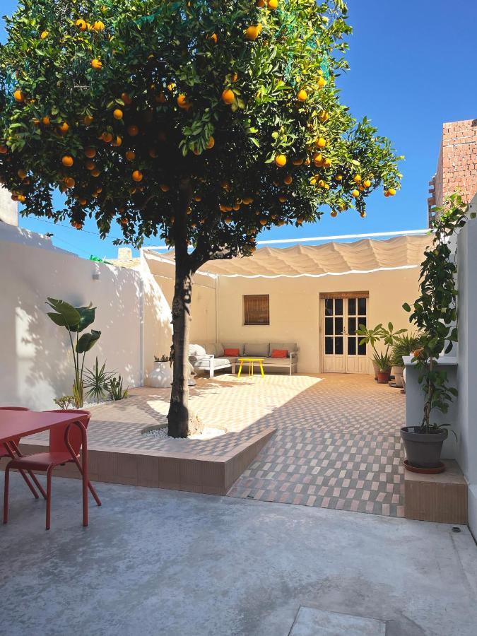 Carrion de Los Cespedes Design & Art, Patio With Orange Tree, Near Seville מראה חיצוני תמונה