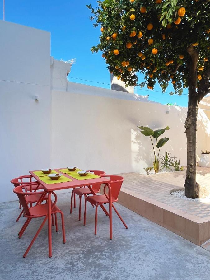 Carrion de Los Cespedes Design & Art, Patio With Orange Tree, Near Seville מראה חיצוני תמונה